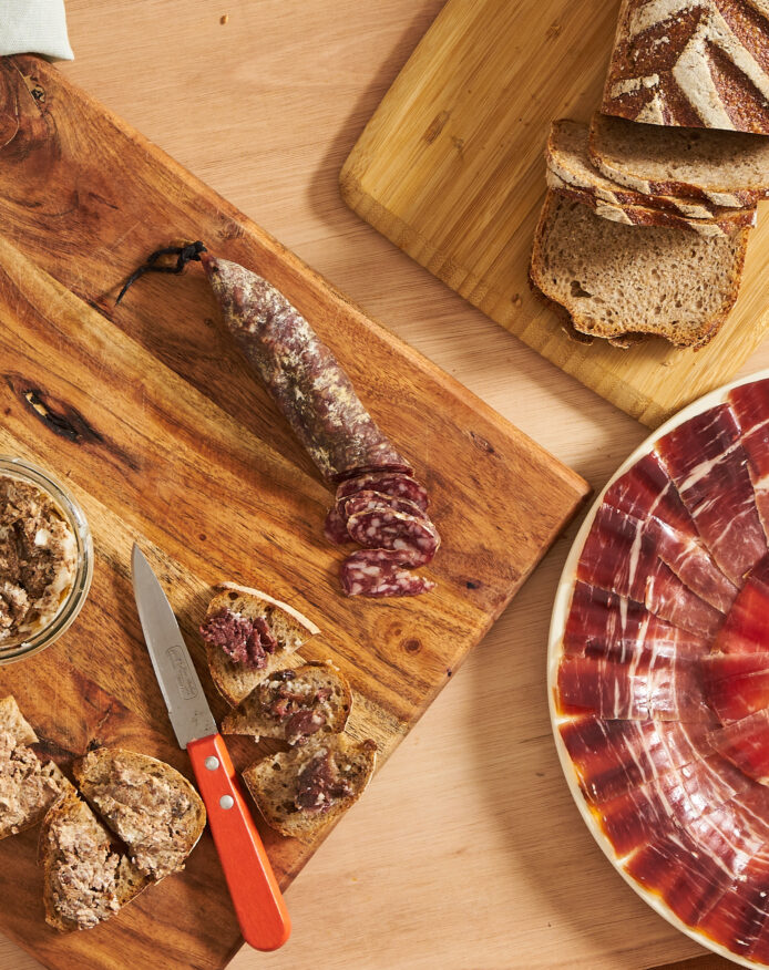 Saucisson de porc noir de Bigorre AOP apéritif HERBAE convivial